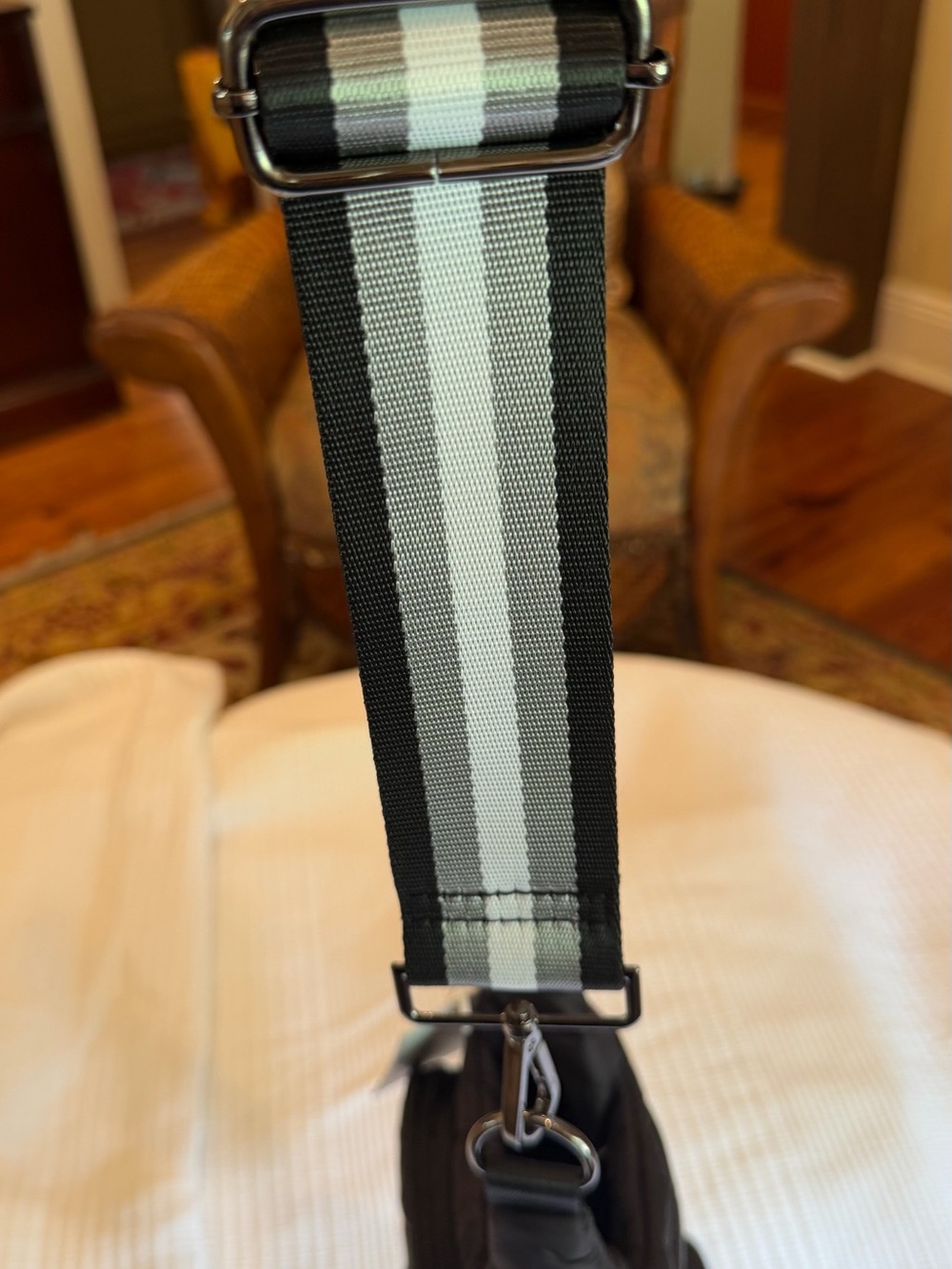 Wonderful Black Quilted Crossbody Phone Bag/ water bottle bag - Picture 6 of 8